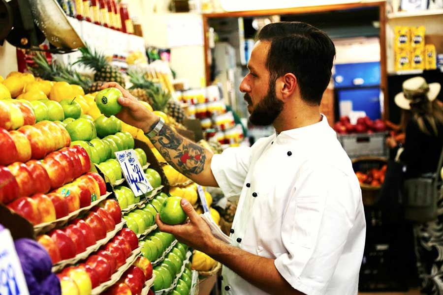 Chef-shopping-fresh-ingredients-from-local-market