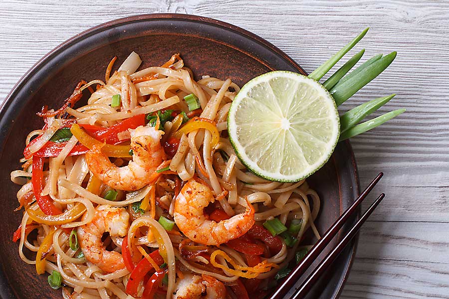 Chinese noodles with seafood