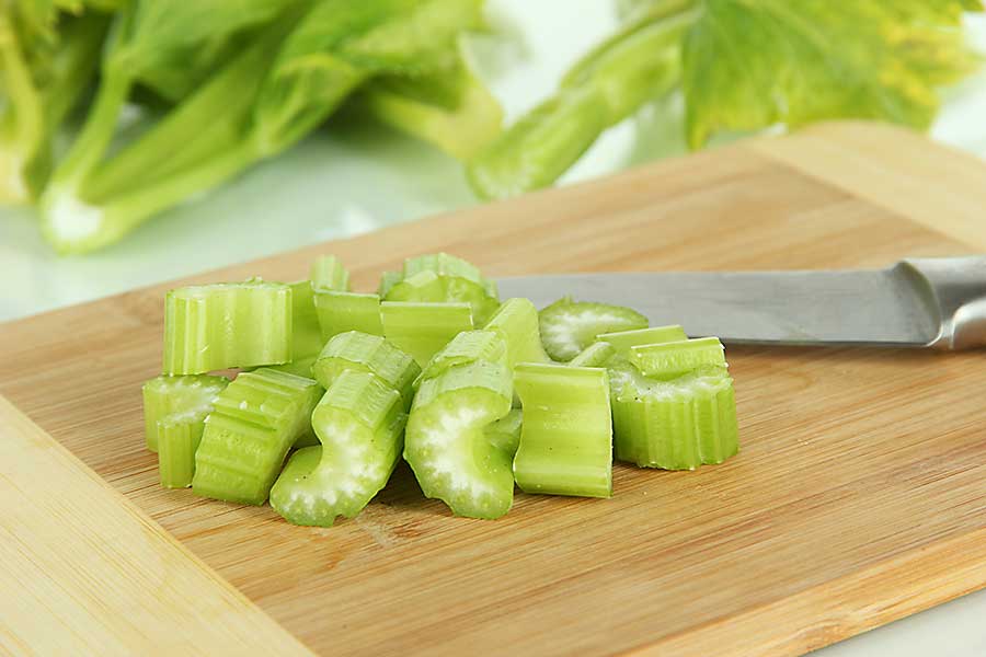 Celery leaf cut for the meal