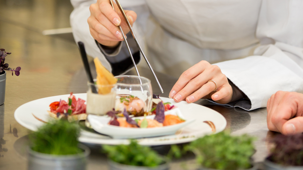 HIRE YOUR PRIVATE CHEF AT A DISCOUNT WITH DINE & DISCOVER NSW