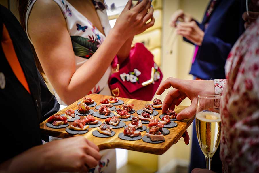 Canapes-sereving-at-launch-BVLGARI-event