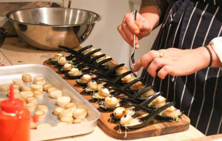 Sydney North Shore Private Chef Valeria Boselli presenting vegan scallops, king brown mushrooms, alfa-alfa, vegan caviar, vegan aiolio