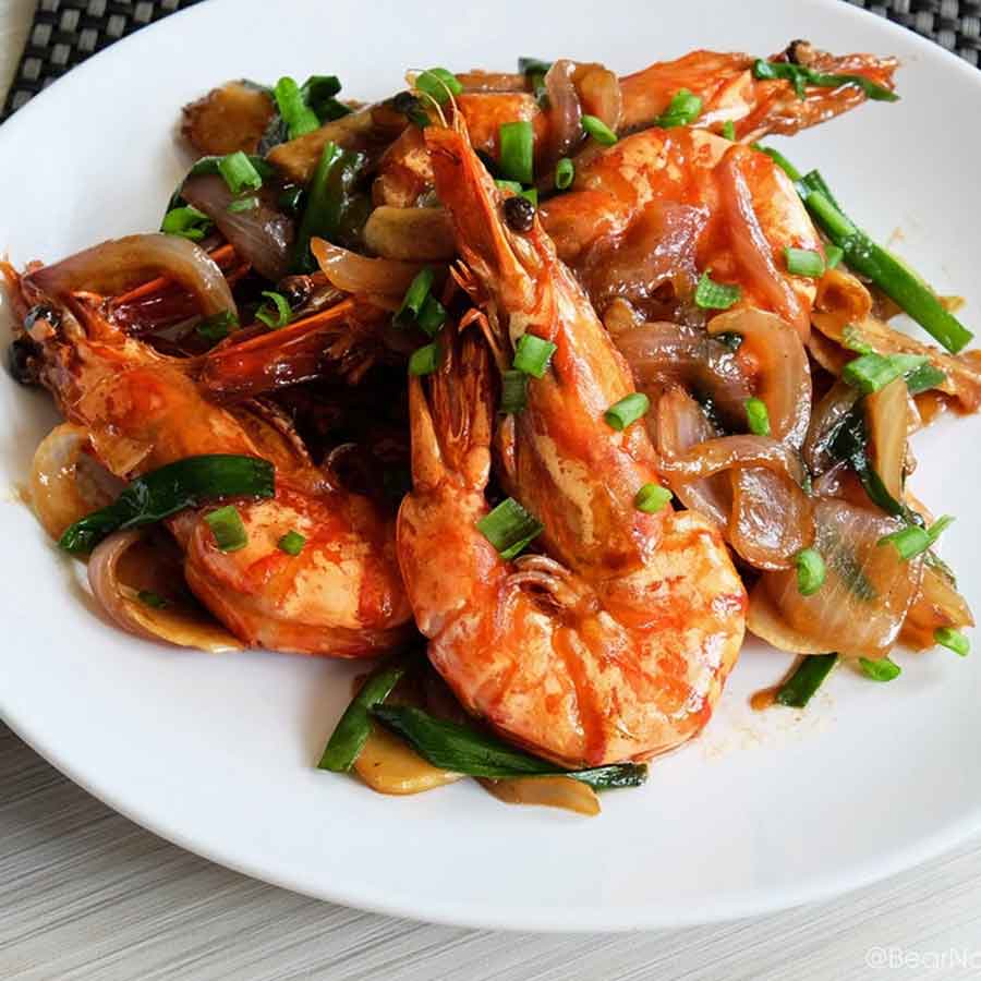 King prawn with ginger and spring onions