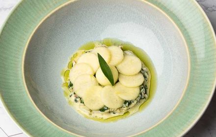 Chef David Makeri Crab Medley, Citrus Marinated Apple Slices, Ginger Aioli, Mint Oil